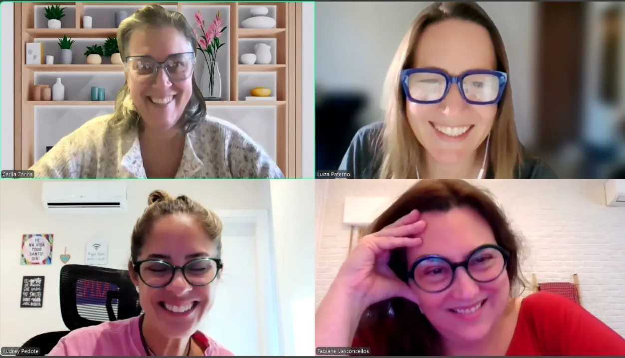 Encontro on-line com quatro participantes em videochamada